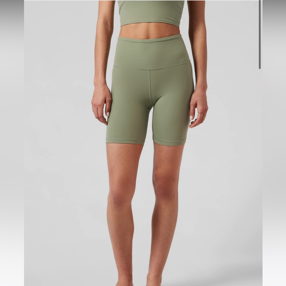 NWT Athleta Ultra High Rise Elation 7” Short